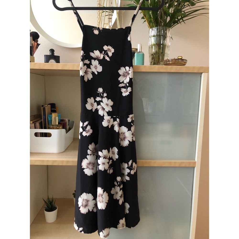 Brandy Melville Kirsten Dress - Picture 1 of 6